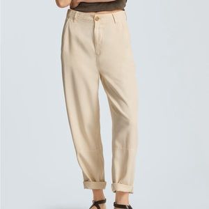 Like new Everlane Tencel Relaxed Chino